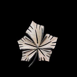 Vintage Crown Trifari Brushed Gold Tone Oak Leaf Brooch (5005)